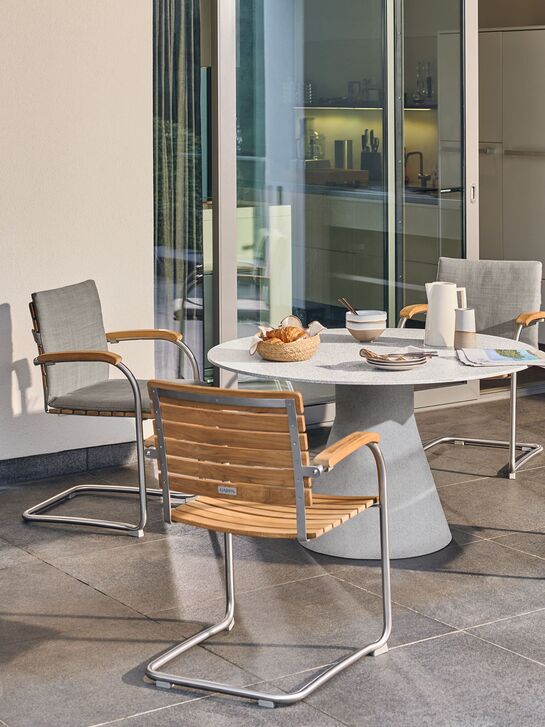 Namur Mittelfusstisch